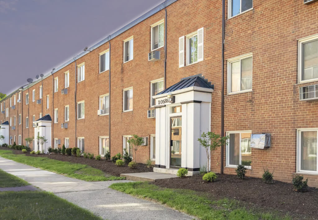 Royal Oaks Apartments